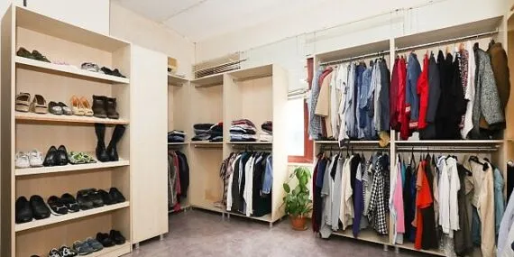 Narlıdere Belediyesi, 2. El Giysi Bankası ile ihtiyaç sahipleriyle duyarlı vatandaşlar arasında dayanışma köprüsü kuruyor haberi