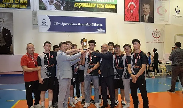 Okullar Arası Voleybol Turnuvası Tamamlandı haberi