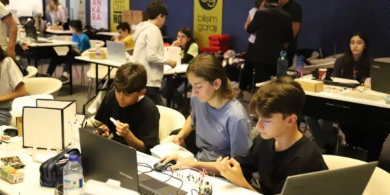 Okullar dijital çağa uyum sağlıyor haberi