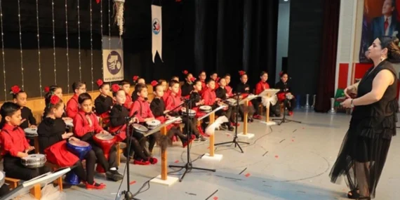 Ordu'da ilkokul öğrencileri darbuka çalmayı bidonla öğrendi haberi