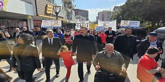 Otizm Farkındalık Günü Gölcük’te Renkli Görüntülere Sahne Oldu haberi