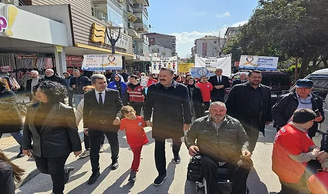 Otizm Farkındalık Günü Gölcük’te Renkli Görüntülere Sahne Oldu haberi