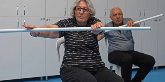 Parkinson hastaları sporla hayata bağlanıyor haberi