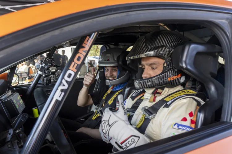 Rally Bodrum'da ünlüler ve gönüllüler renk kattı haberi