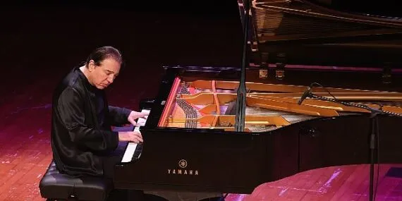 Sabancı Üniversitesi bahara, sakuraların büyüsü ve Fazıl Say’la ‘merhaba’ dedi haberi