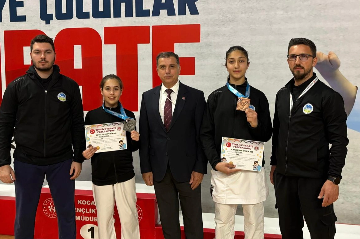 Sakarya Büyükşehir’den minderde çifte zafer! haberi