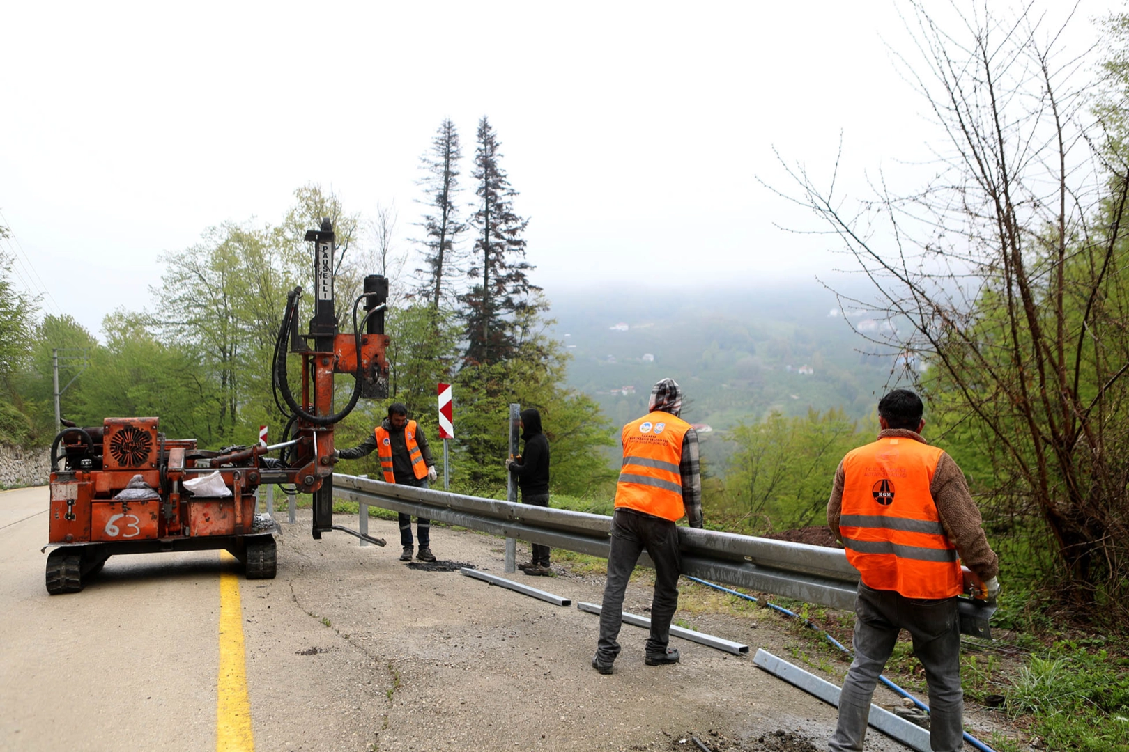 Sakarya Taşyatak’ta çelik bariyer montajı tamam haberi