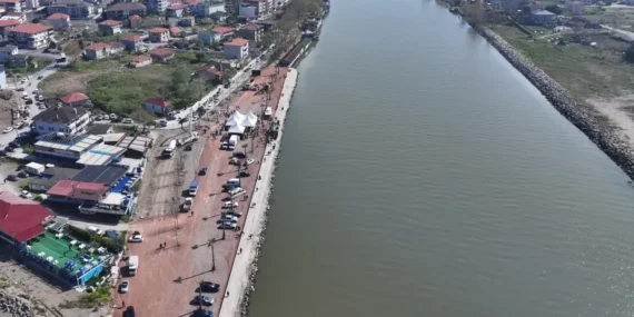 Sakarya'da nehrin denizle buluştuğu noktada çalışmalar tam gaz
