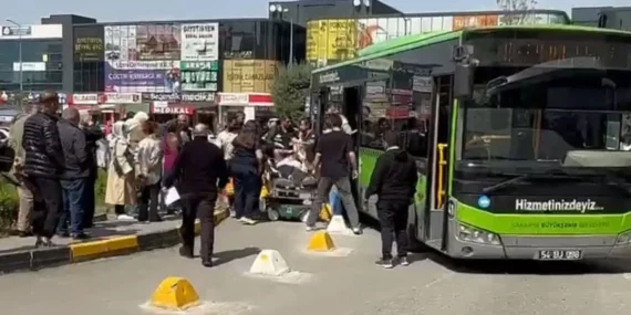 Sakarya'da otobüs hattan çıktı, hastaneye gitti haberi
