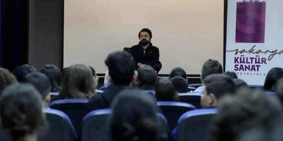 Sakarya'da yazar Yanık edebiyatsever gençlerle buluştu haberi