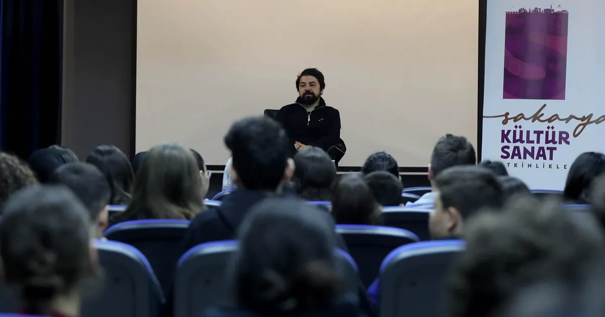 Sakarya'da yazar Yanık edebiyatsever gençlerle buluştu haberi