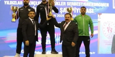 Sakarya'nın güreşçileri Sivas’ta şampiyon oldu haberi