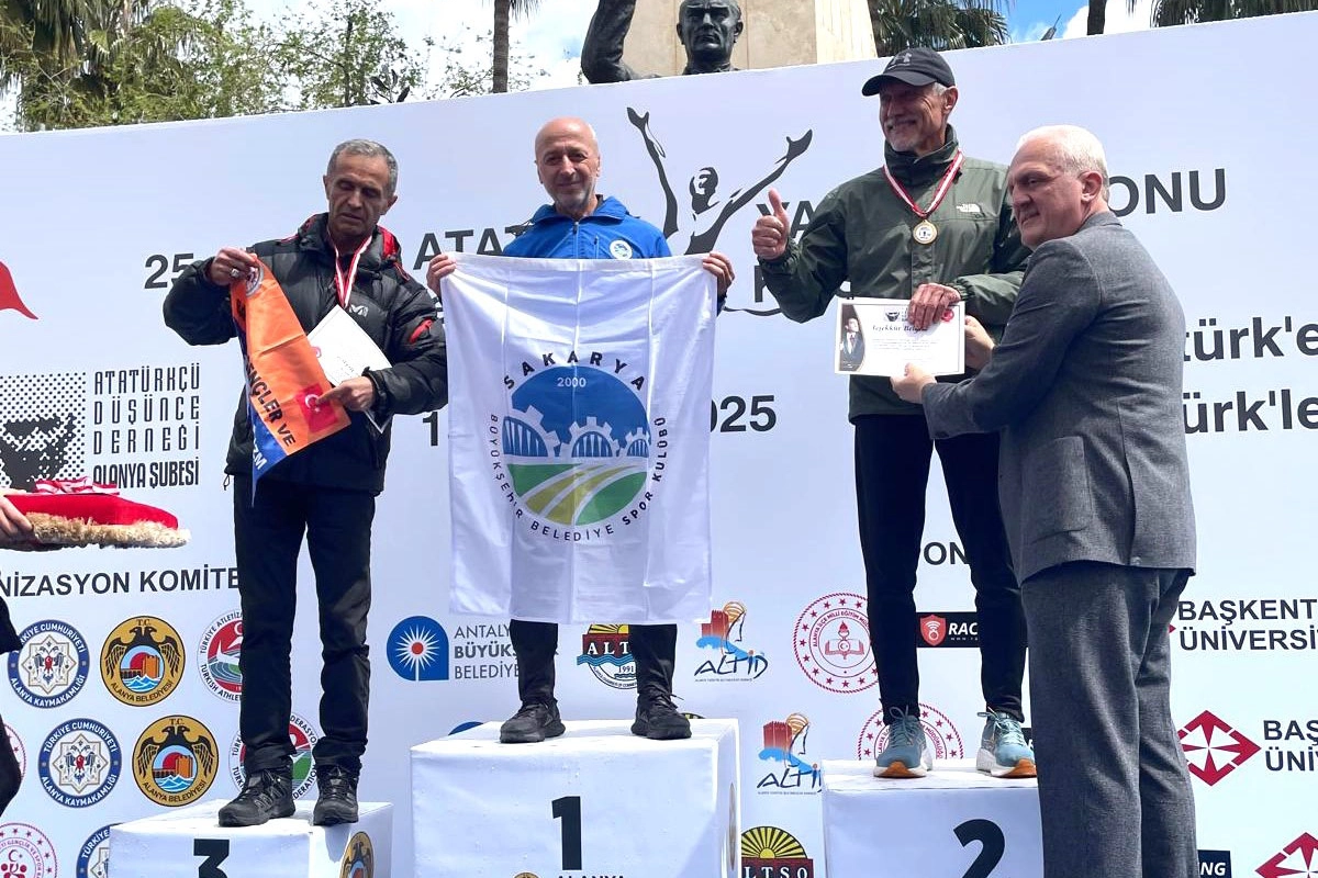 Sakaryalı başarılı atlet Alanya’da zirveye yükseldi haberi