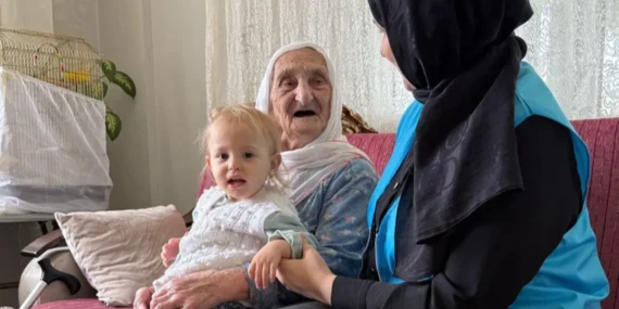 Sakarya’nın 105 yaşındaki çınarına tebessüm oldular haberi