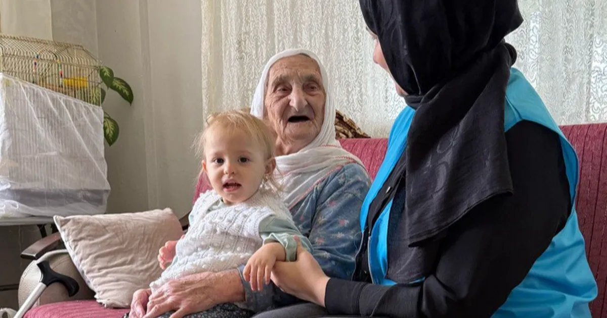 Sakarya’nın 105 yaşındaki çınarına tebessüm oldular haberi