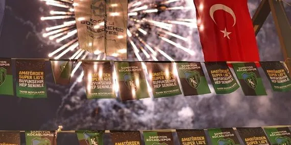 Şampiyonluk gecesinde coşku hiç dinmedi haberi