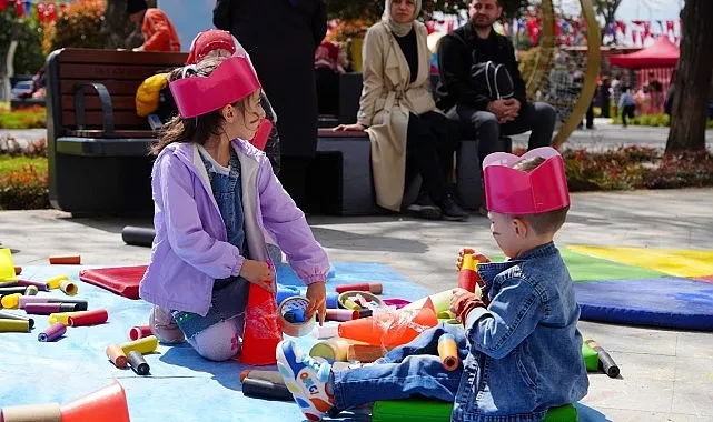 Saraçhane’de Özgürlük ve Demokrasi Şenliği Coşkusu Sürüyor haberi