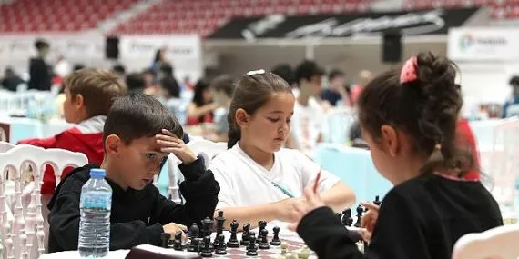 Satranç Tutkunları Geleneksel Kyme Satranç Turnuvası’nda Buluşuyor haberi