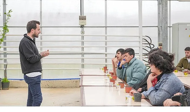 Seranın Özel Konukları Çiçek Dikti haberi