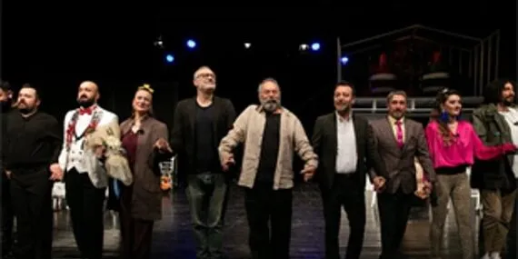 “Süleyman ve Öbürsüler” İzmirli tiyatroseverlerle buluştu haberi