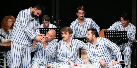 “Süleyman ve Öbürsüler” İzmirli tiyatroseverlerle buluştu haberi