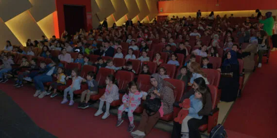 Tiyatronun coşkusu Bursa'yı sardı haberi