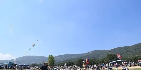 Torbalı Belediyesi 17. Uçurtma Şenliği rengarenk geçti haberi