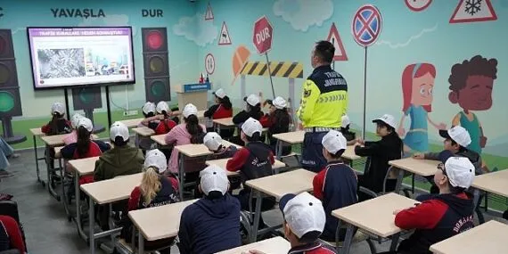 Trafik Eğitim Parkı’nda Türk bayrağıyla renkli kutlama haberi