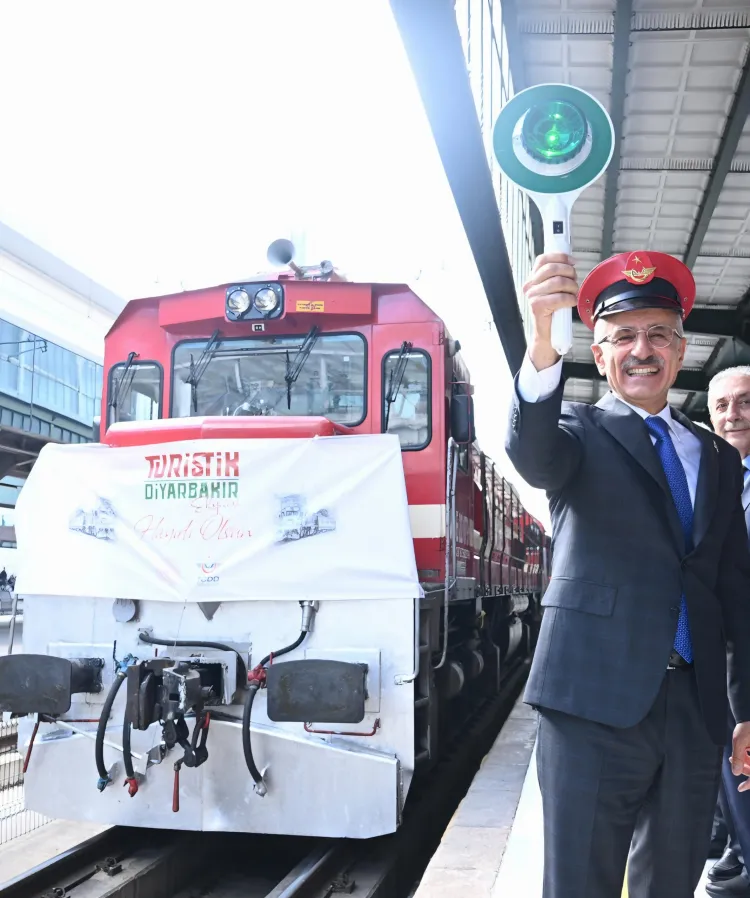 Turistik Diyarbakır Ekspresi ilk sefere çıkıyor... Kültür raylarla buluşuyor haberi