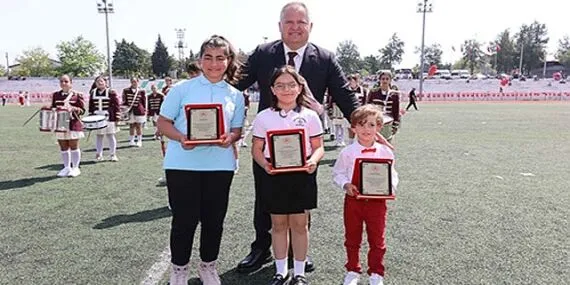 Urla’da geleceğin  başkanları projelerini açıkladı haberi