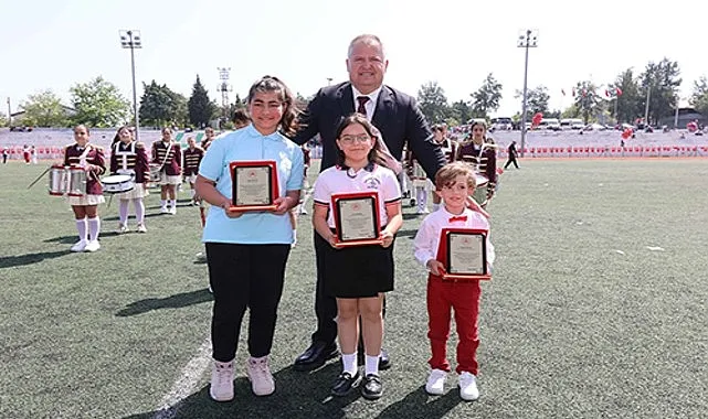 Urla’da geleceğin  başkanları projelerini açıkladı haberi