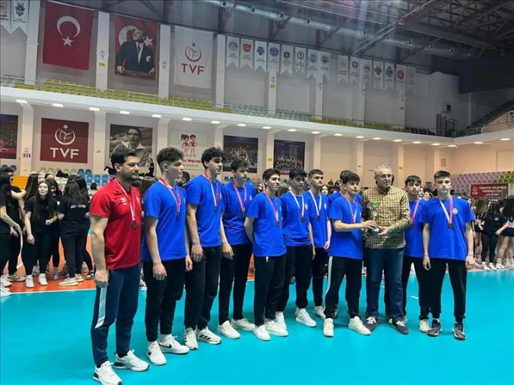 Voleybolda İnegöl Belediyespor farkı haberi