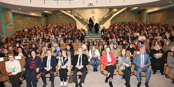 Yazar Müge İplikçi Nilüferli kadınlarla buluştu haberi