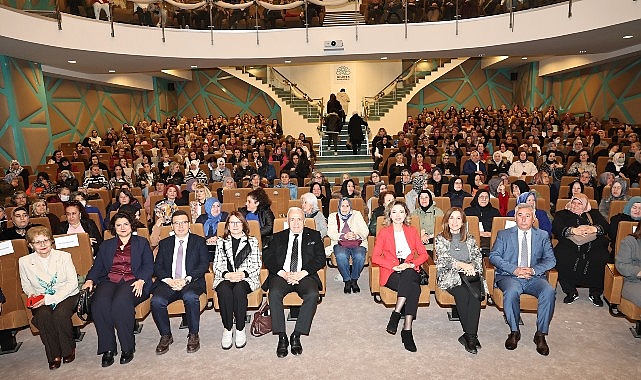 Yazar Müge İplikçi Nilüferli kadınlarla buluştu haberi