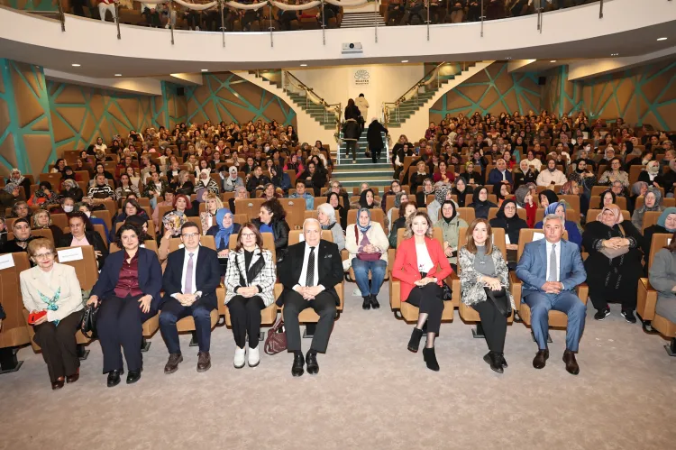 Yazar Müge İplikçi Nilüferli kadınlarla buluştu haberi