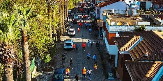 Yüzlerce sporcu Efes Ultra Maratonu’nda dünya mirasını koşarak keşfetti haberi