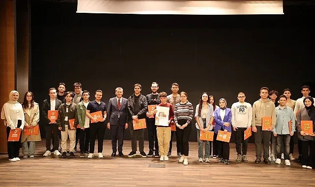 ZEYGEM Atölyelerinden Mezun Olan Gençler Sertifikalarını Başkan Arısoy’un Elinden Aldılar haberi
