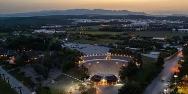 Zeki & Metin Amfi Tiyatro perde açmak için gün sayıyor haberi