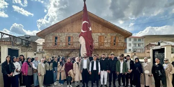 Bayburt Gençliği Şehitleri Unutmadı: Onurlu Mirası Yaşatacağız Haberi
