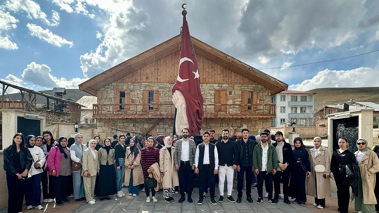 Bayburt Gençliği Şehitleri Unutmadı: Onurlu Mirası Yaşatacağız Haberi