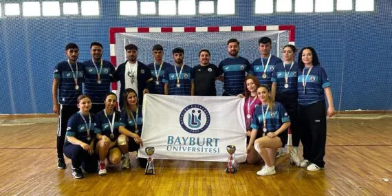 Bayburt Üniversitesi Hokey Takımları Türkiye İkincisi Oldu! Haberi