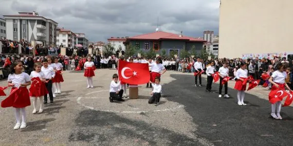 Bayburt’ta 23 Nisan Coşkusu Dorukta! Çocuklar Bayramı Şenliklerle Kutladı Haberi