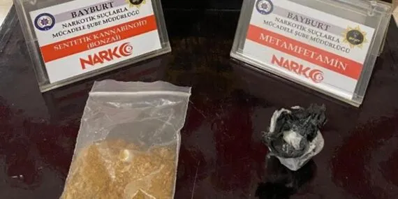 Bayburt’ta Narkotik Baskını: Metamfetamin ve Bonzai Ele Geçirildi Haberi