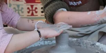 "Gezen Çömlek Atölyesi" çocukların ilgi odağı oldu haberi