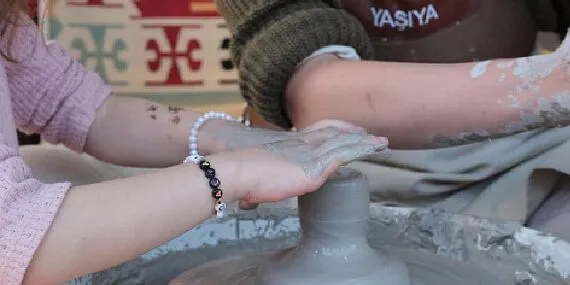 "Gezen Çömlek Atölyesi" çocukların ilgi odağı oldu haberi