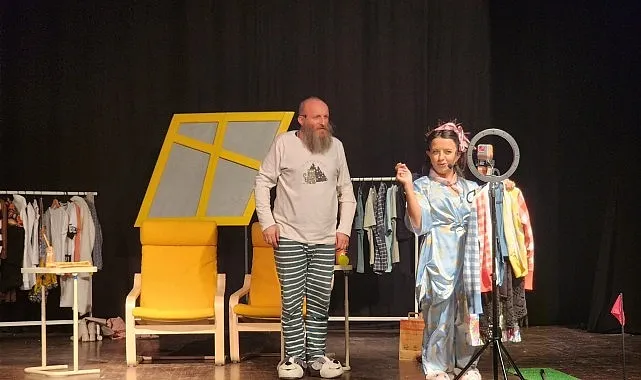 "Parça Tesirli Pazarlar" Gölcük'te Kahkaha Dolu Bir Gece Yaşattı haberi