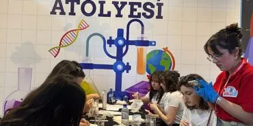 Canik Özdemir Bayraktar Keşif Kampüsü atölyeleri, TEKNOFEST KKTC'nin ilk gününde ziyaretçi akınına uğradı. haberi