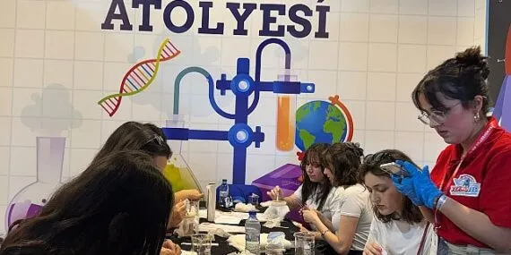 Canik Özdemir Bayraktar Keşif Kampüsü atölyeleri, TEKNOFEST KKTC'nin ilk gününde ziyaretçi akınına uğradı. haberi