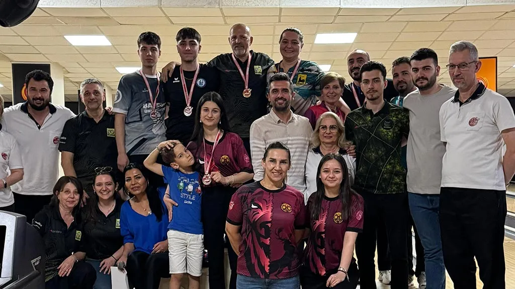 Ankara'da Bowling Şöleni, Kul Kardeşler Madalyalarla Döndü! Haberi