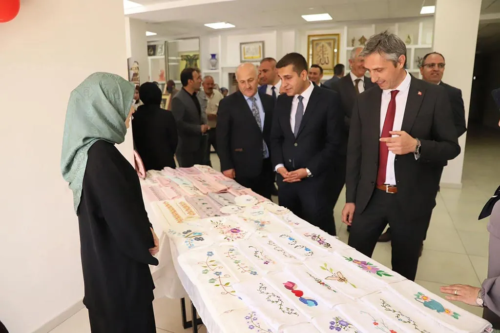 Aydıntepe Halk Eğitim Merkezi Yıl Sonu Sergisi, El Emeği Göz Nuru Ürünler Beğeniye Sunuldu! Haberi